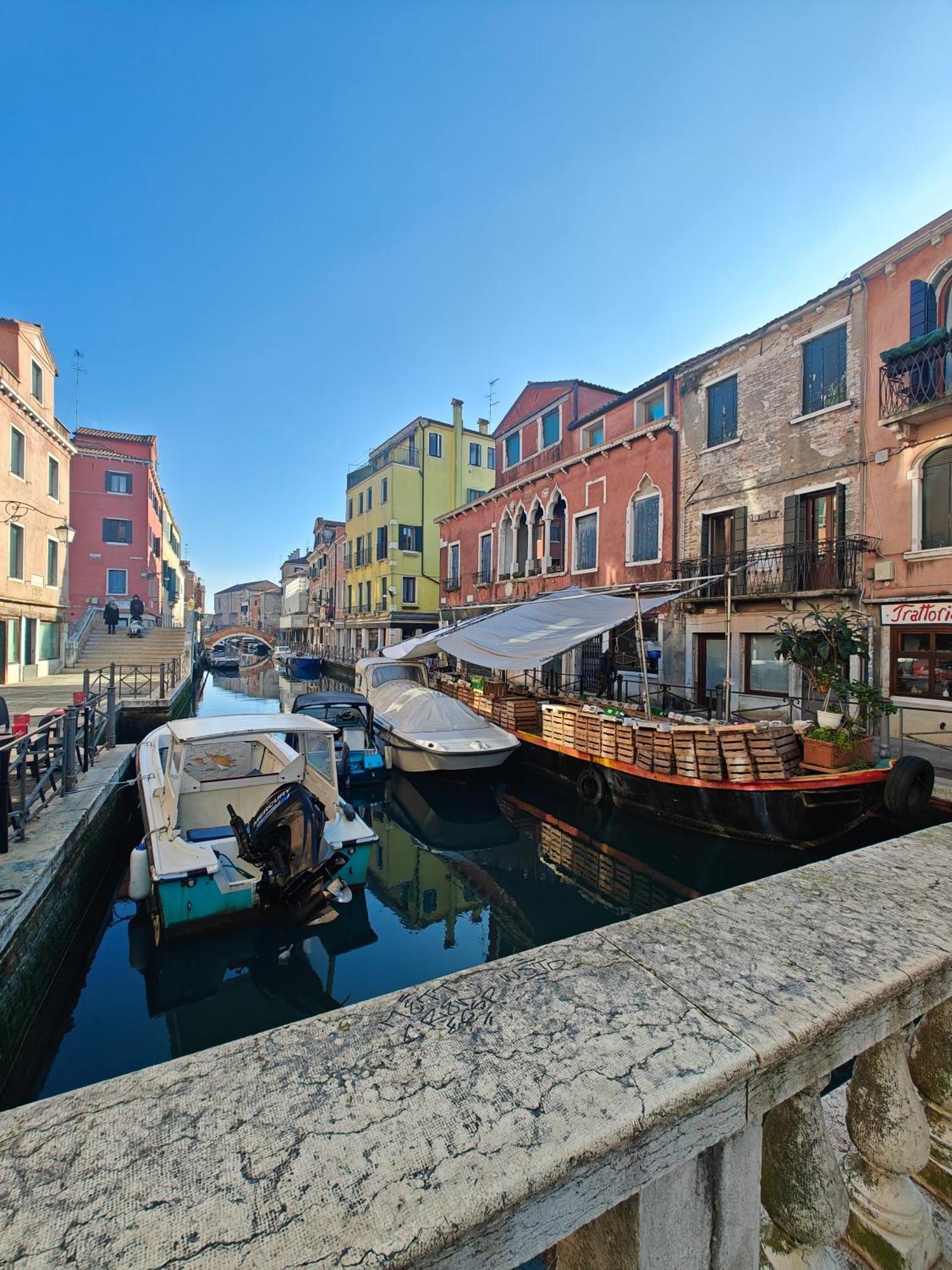 Castello Canal View Venice Exterior photo